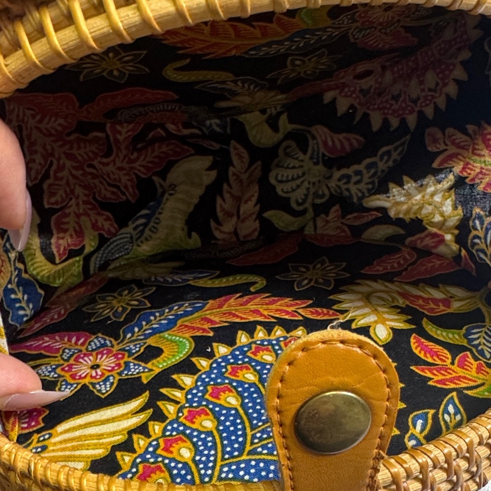 🌿 Boho Round Rattan Crossbody Bag | Bali Woven Straw Circle Purse- Batik Lined - Picture 8 of 10